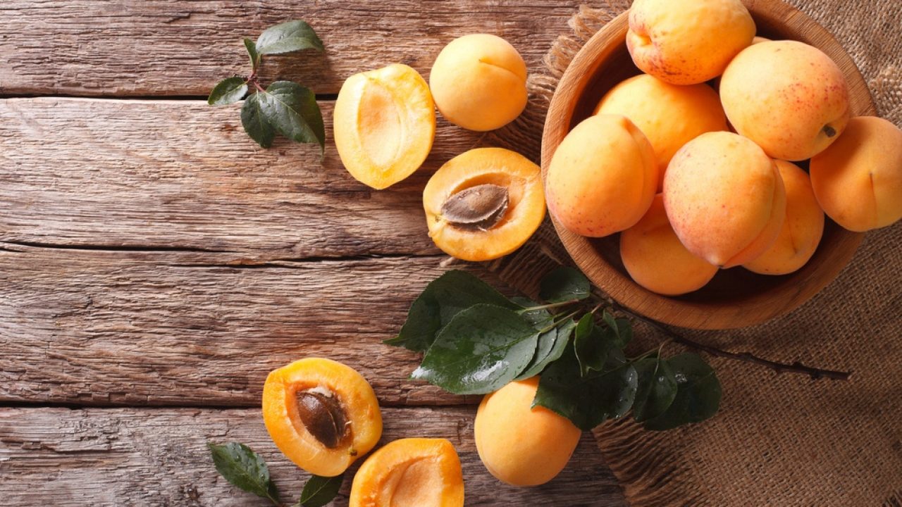 Castanha Do Sertão - O damasco é um fruto refrescante, revigorante,  saboroso e versátil,. Vamos conhecer os principais benefícios do consumo  dessa fruta à nossa saúde? #castanhaévida #saudeesabor #castanhadecaju  #saudealimentar #teofilootoni